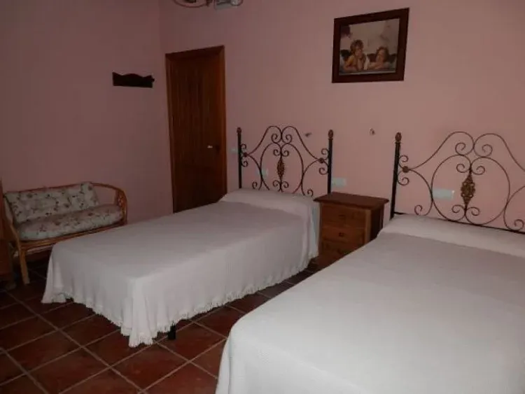 Dormitorio doble en tonos claros